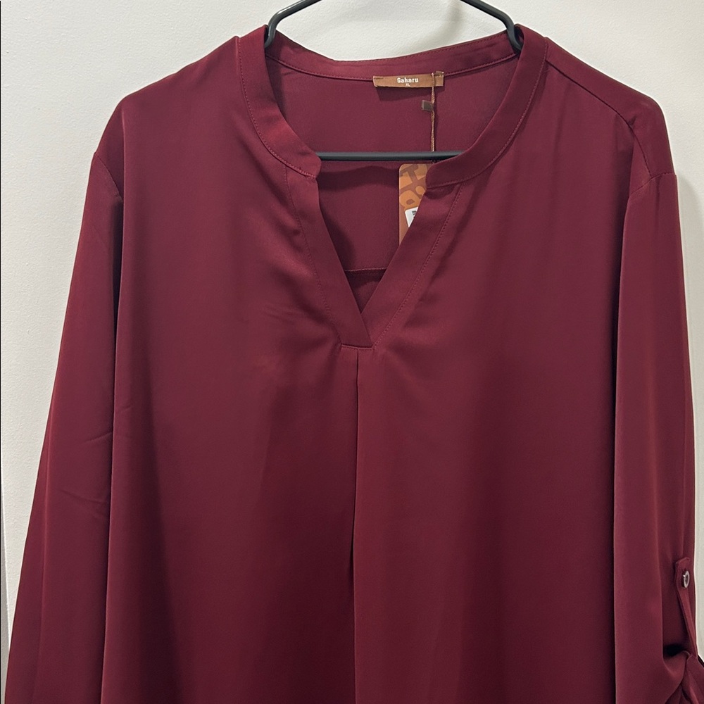 Gaharu (NWT) V-Neck Blouse with 3/4 Sleeve - Picture 2 of 5